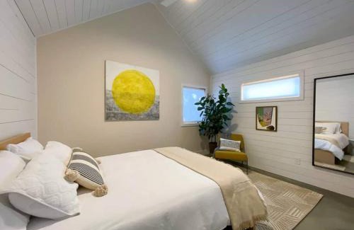 Richmond House | Private Oasis! Cozy & Close To Everything!