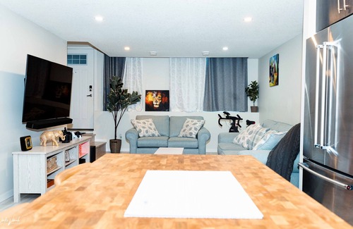 Cranston House | Private Oasis - Long stay welcome!