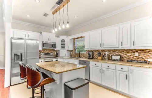 Apopka House | Private Oasis near Springs w/King Bd + Pool Table