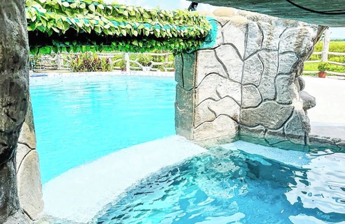 San Fernando Villa | PRIVATE OASIS RESORT: 5BR,3TB, Pool, Videoke,Wifi, Bbq,Venue Hall, Near NagaCity