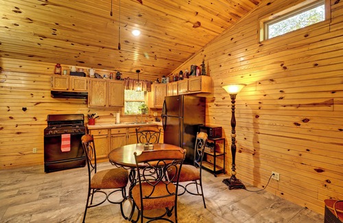 Harriet Cabin | Private Oasis! Unwind and relax close to the Buffalo River! Hike/Swim/Canoe/Fish