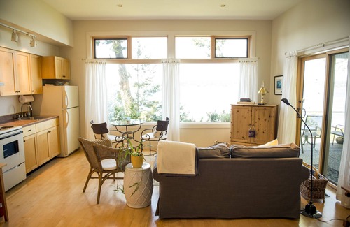 Quadra Island Apartment | Private Ocean View Suite