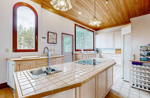 Ocean Point House | Private Oceanfront Home on 10 Acres - 2 Fireplaces, 4 Decks & Grill