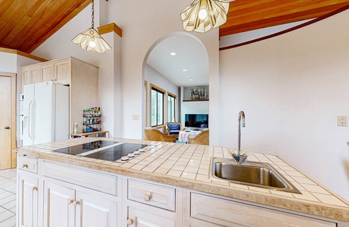 Ocean Point House | Private Oceanfront Home on 10 Acres - 2 Fireplaces, 4 Decks & Grill