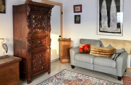Bonavista Condo | Private Oceanfront Artist Studio