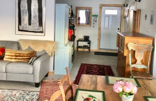 Bonavista Condo | Private Oceanfront Artist Studio