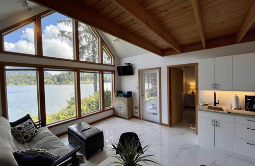 Ucluelet Cabin | Private Oceanfront Cabin with Hot Tub/Doc Holiday Cabin