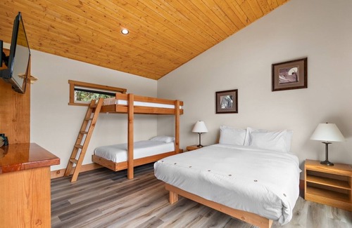 Strathcona Cabin | Private Oceanfront Lodge