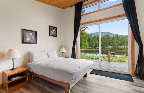 Strathcona Cabin | Private Oceanfront Lodge