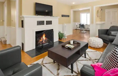Greenwood House | Private Office, Cozy 3 bed, Private Homey getaway!