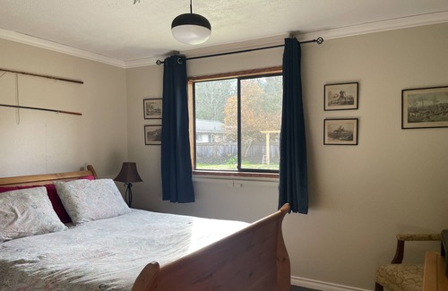 Courtenay Apartment | Private One bedroom apartment on a gated 1.5 acre horse farm
