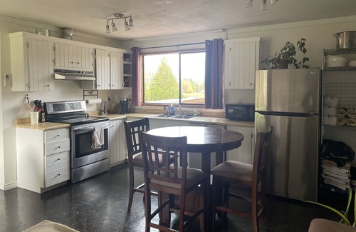 Courtenay Apartment | Private One bedroom apartment on a gated 1.5 acre horse farm