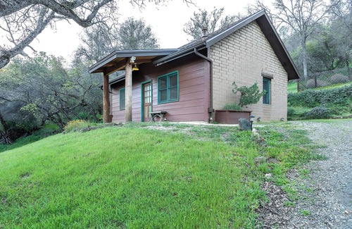 Ahwahnee Cottage | Private One-Bedroom Cottage with Kitchen: Your Romantic Hideaway near Yosemite