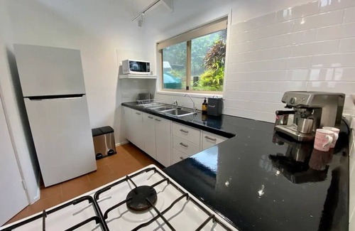 Maleny Cabin | Private One Bedroom Lakeside Cabin