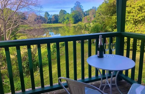 Maleny Cabin | Private One Bedroom Lakeside Cabin