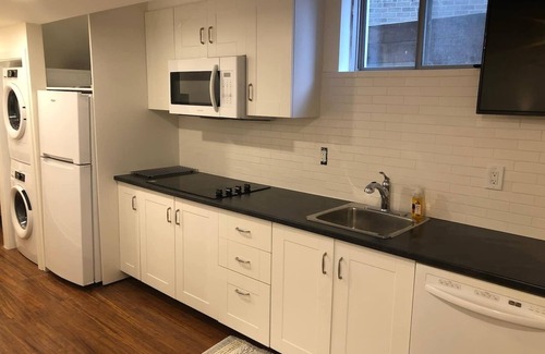 Oakville House | Private One bedroom Suite. B and B on main floor