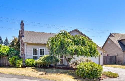 Five Corners House | Private Outdoor Space 9 Mi to Downtown Vancouver!