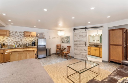 Paia Apartment | Private Paia Studio in a Tropical Sanctuary, a short walk to Paia town & beach.