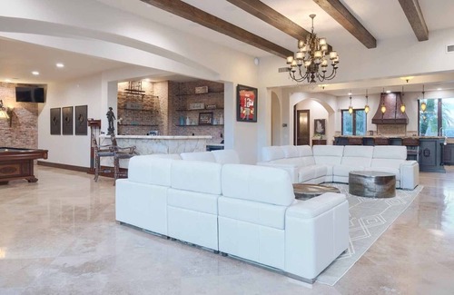 Paradise Valley House | Private Paradise with Lazy River, Guest House & Movie-Worthy Views
