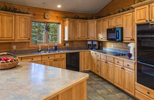 Breckenridge House | Private Paradise. BIG LuxuryLodge for UpTo 4. 1mile to Town. HotTub/Fireplaces