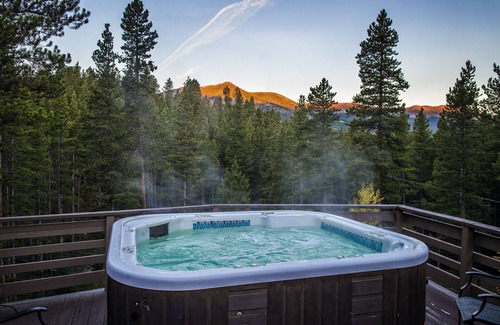 Breckenridge House | Private Paradise. BIG LuxuryLodge for UpTo 4. 1mile to Town. HotTub/Fireplaces