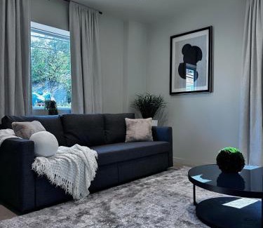 East Allegheny Apartment | Private Parking 2 BEDS Urban Serenity