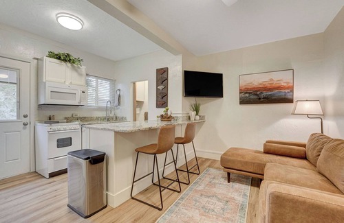 Las Vegas Apartment | Private Parking and Patio.Longer Stays Available