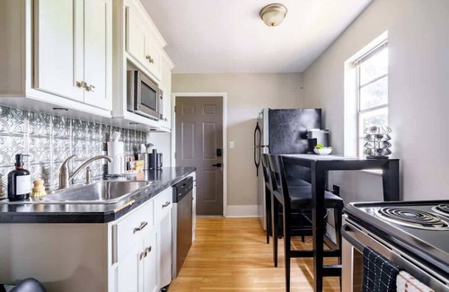 Victorian Village House | Private Parking - Convention - Pets - Short North