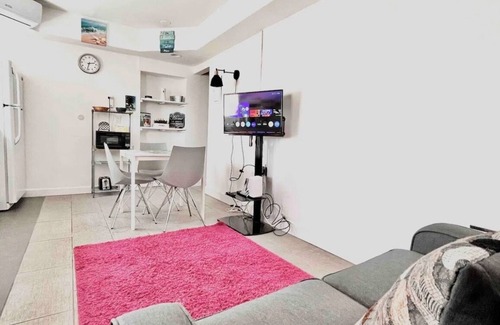 Royal Poinciana Apartment | Private Parking + FREE Bikes! Cozy 1b/1b Apt