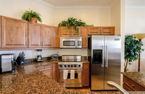 Key West Condo | Private Parking & Waterfront - Grand Marina Suite