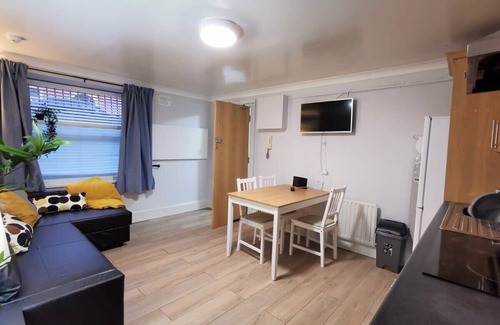 Broadstone Condo | Private patio 2BEDROOM APARTMENT RELIABLE WIFI &TV