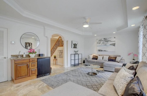 Colee Hammock House | Private Patio ~ Cali King Bed ~ Sleeps 10
