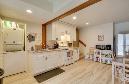 Oak Creek Apartment | Private Patio: Portland Pad Near Parks!