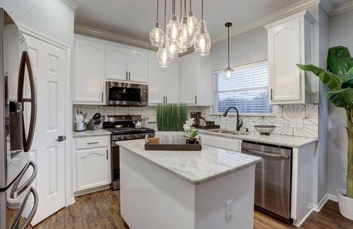Round Rock House | Private Patio W/Heated Pool&Spa near DT Round Rock