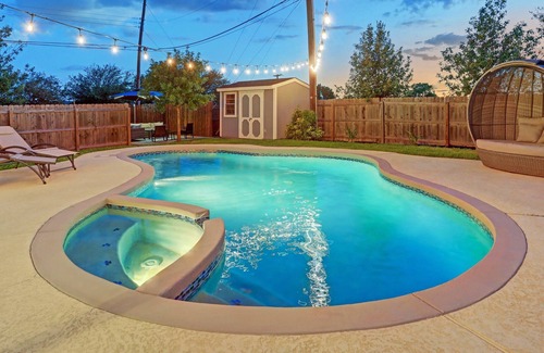 Round Rock House | Private Patio W/Heated Pool&Spa near DT Round Rock