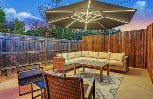 Round Rock House | Private Patio W/Heated Pool&Spa near DT Round Rock
