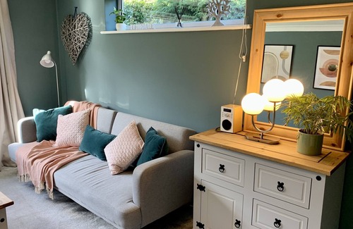 Holybourne Apartment | Private, peaceful annexe in rural Hampshire