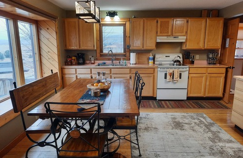 Emigrant House | Private & Peaceful Home With Striking Views, 25 min From Yellowstone Park
