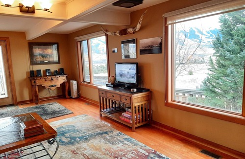 Emigrant House | Private & Peaceful Home With Striking Views, 25 min From Yellowstone Park