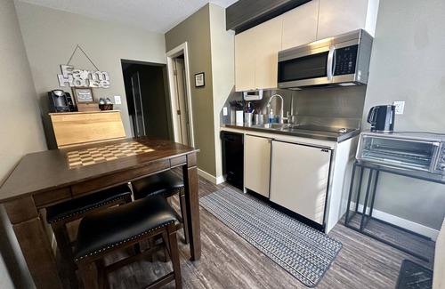 South Lethbridge Apartment | Private/Pet-friendly Farmhouse Themed Suite with Kitchenette!