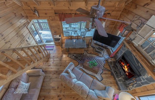 Blue Ridge Cabin | Private pet-friendly Aska Adventure Area getaway with gorgeous views!