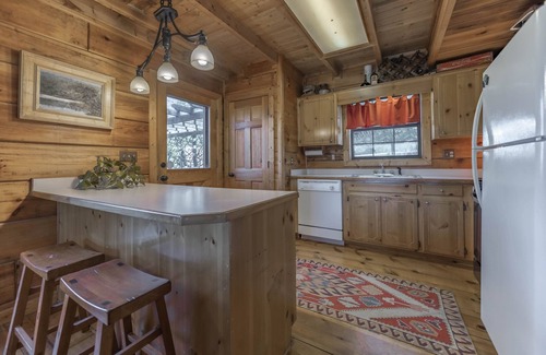 Blue Ridge Cabin | Private pet-friendly Aska Adventure Area getaway with gorgeous views!