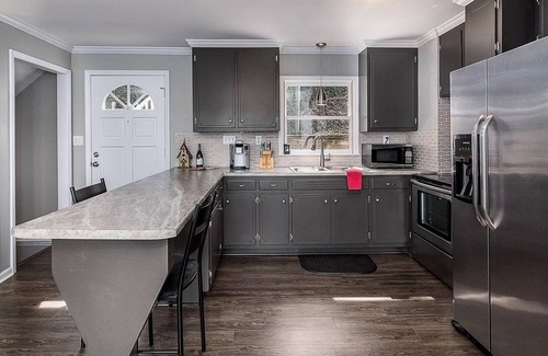 Claremont House | Private, pet friendly lakefront house on Lake Lookout Shoals.