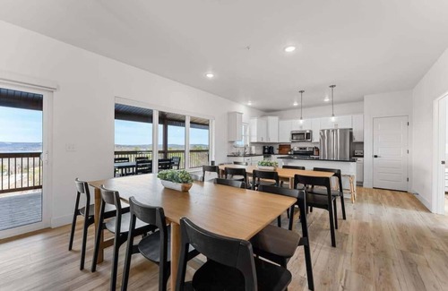 Kimberling City House | Private PICKLEBALL Court! Hot Tub! Lake View!