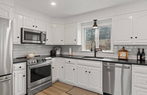 Pocasset House | Private Pickleball Court, Walk to Hen Cove