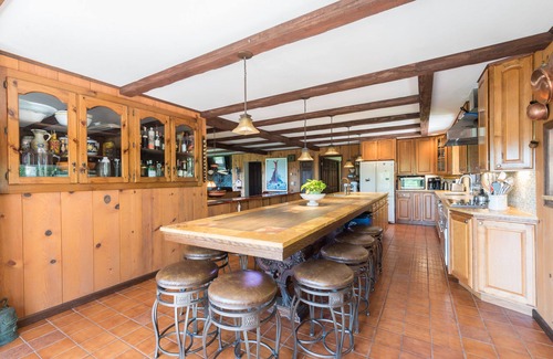 Windham House | Private Pickleball Ct - Indoor Hot Tub - Spa Room - Lift Tkts