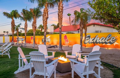 Racquet Club South Villa | Private Pickleball Court Villa Downtown +Volleyball Court/Bikes/Heated Pool/Spa