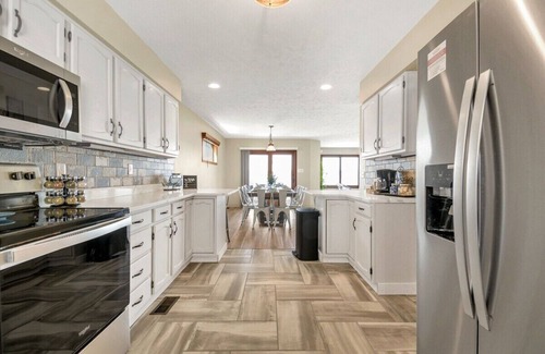 North Webster House | Private pier!Game Room!Fishing!Paddleboat!Kayaks!