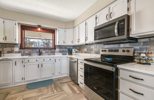 North Webster House | Private pier!Game Room!Fishing!Paddleboat!Kayaks!
