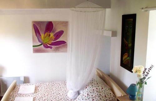 Rouffignac-Saint-Cernin-de-Reilhac House | PRIVATE POOL with Stunning Views of the Chateau! Old Barn